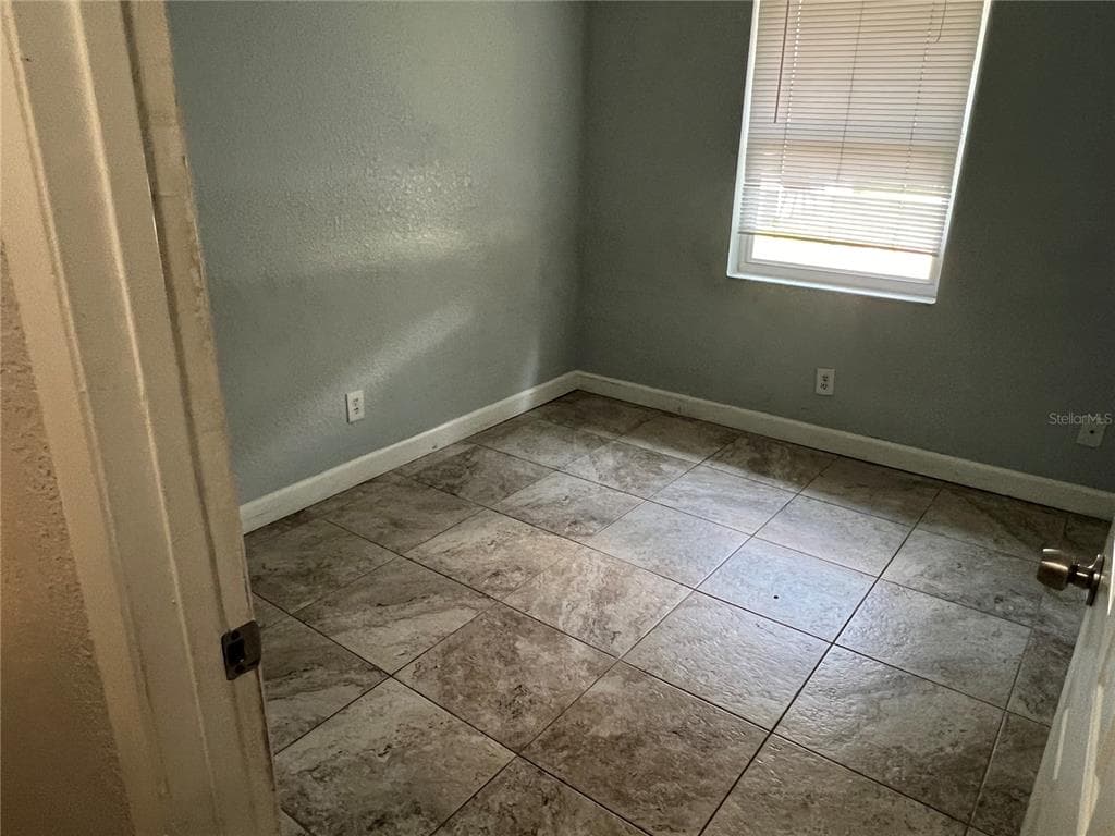 920 MAYDELL DRIVE # A, TAMPA, FL 33619 — zdjęcie 5
