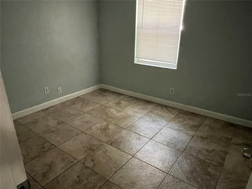 920 MAYDELL DRIVE # B, TAMPA, FL 33619 — zdjęcie 4