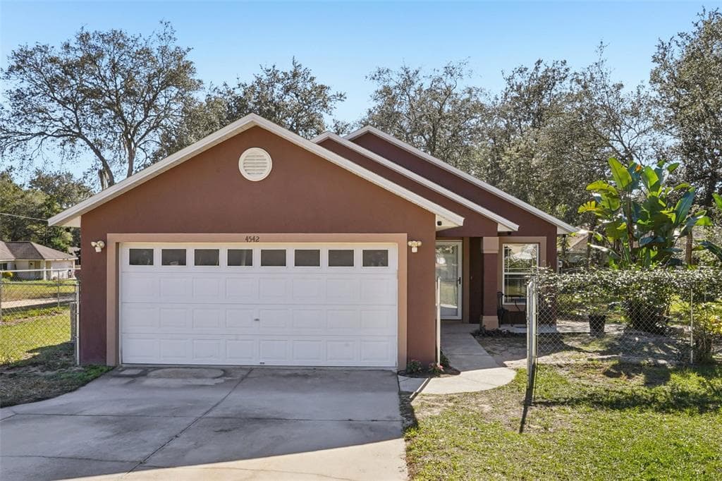 4542 LEMON STREET, LADY LAKE, FL 32159