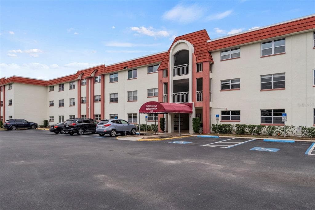 1860 MASSACHUSETTS AVENUE NE # 206, ST PETERSBURG, FL 33703