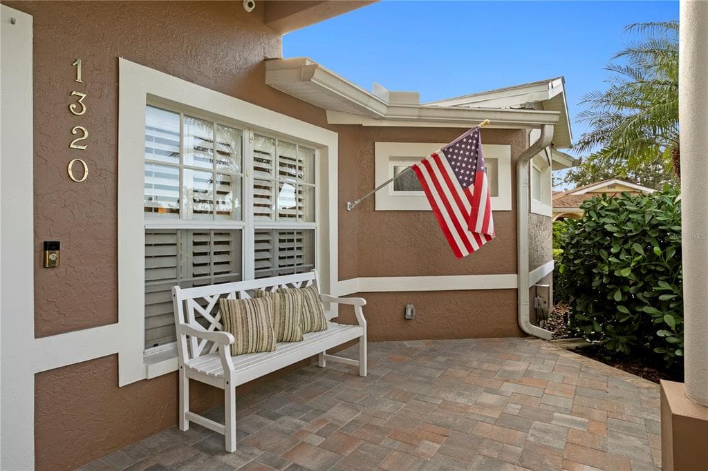 1320 52ND AVENUE NE, ST PETERSBURG, FL 33703 — zdjęcie 4