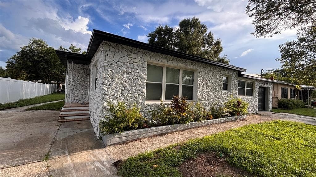 2816 HARGILL DRIVE, ORLANDO, FL 32806