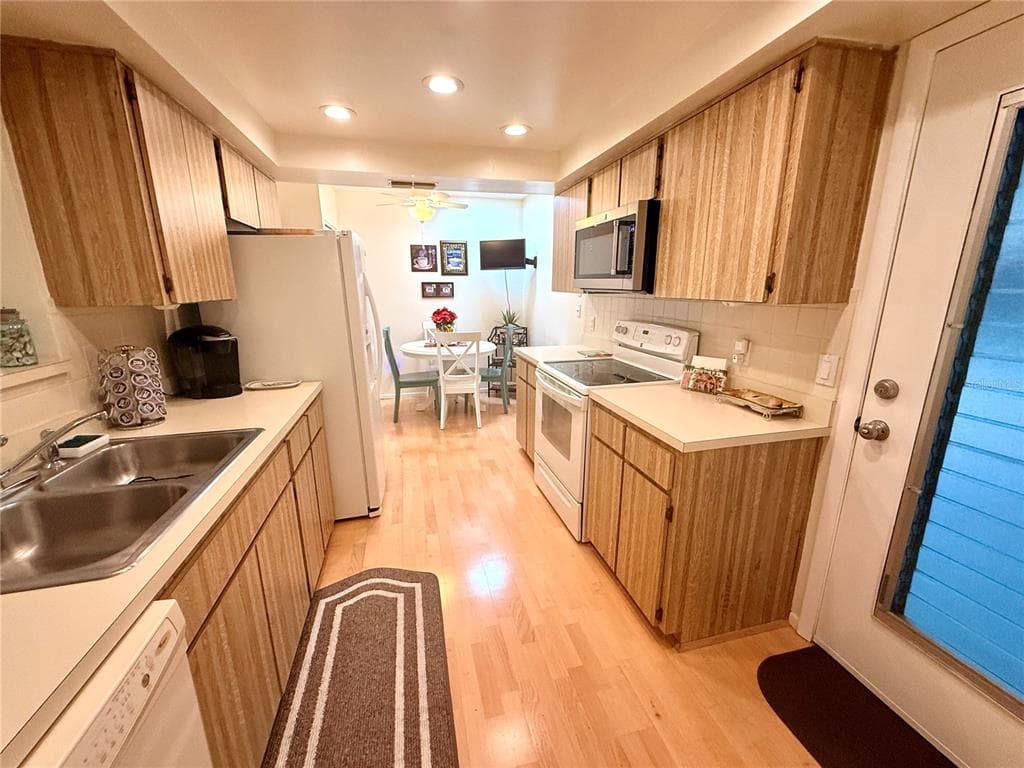 8350 HIGH POINT CIRCLE # 3, PORT RICHEY, FL 34668 — zdjęcie 5