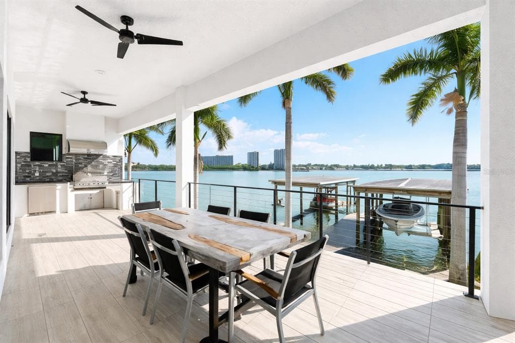 7801 9TH AVENUE S, ST PETERSBURG, FL 33707 — zdjęcie 4