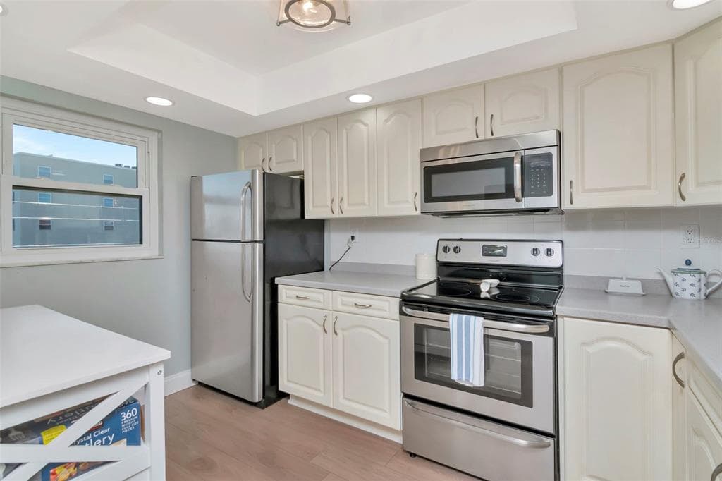 17580 GULF BOULEVARD # 403, REDINGTON SHORES, FL 33708 — zdjęcie 4
