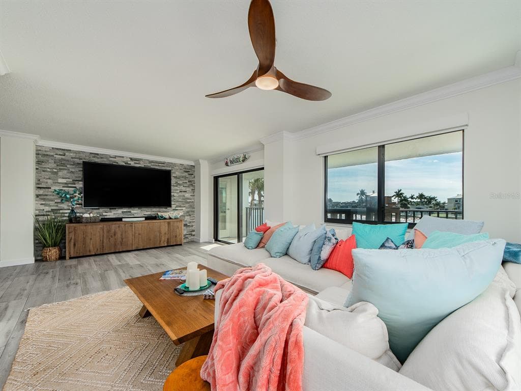240 SAND KEY ESTATES DRIVE # 216, CLEARWATER BEACH, FL 33767 — zdjęcie 5