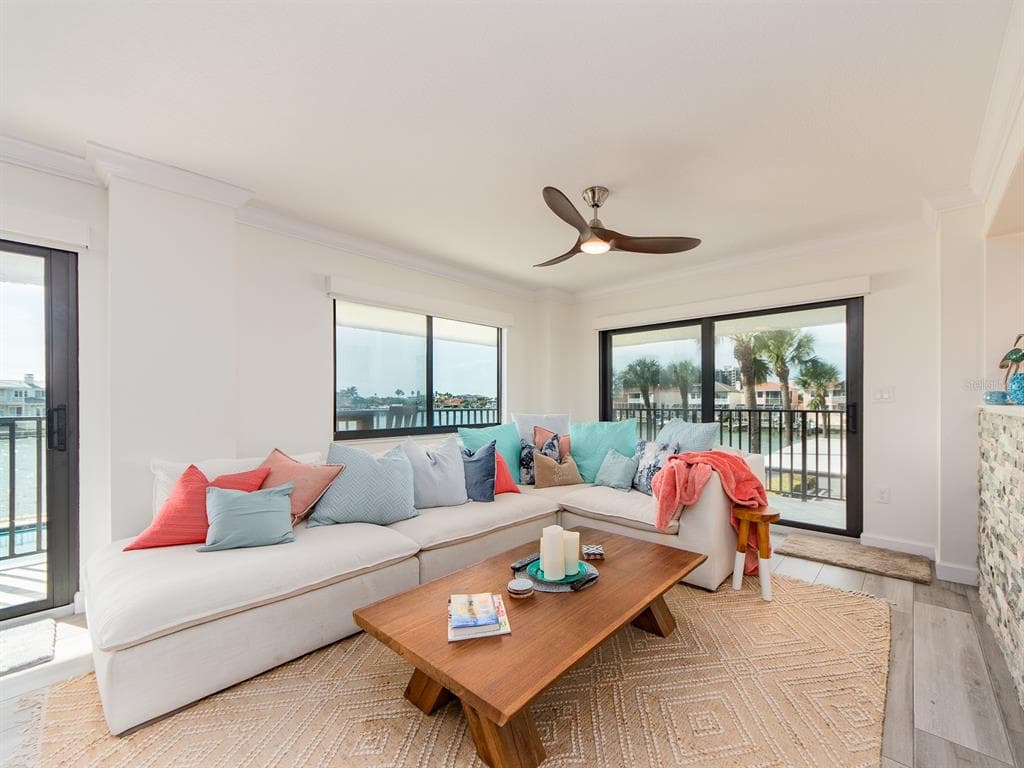 240 SAND KEY ESTATES DRIVE # 216, CLEARWATER BEACH, FL 33767 — zdjęcie 4