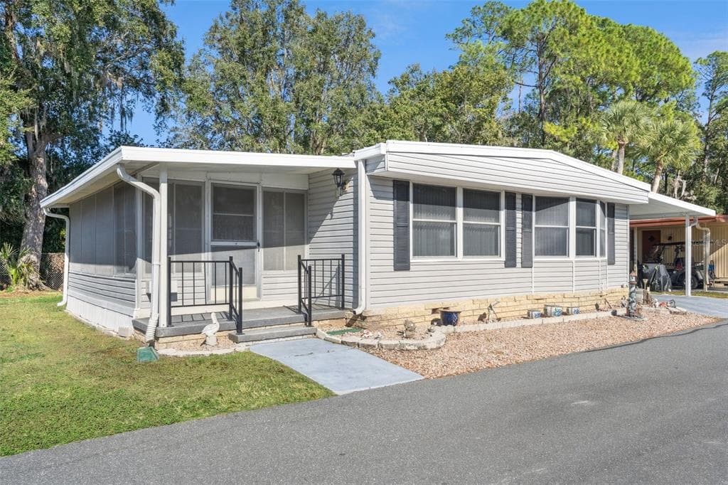 221 PINEWOOD DRIVE, EUSTIS, FL 32726