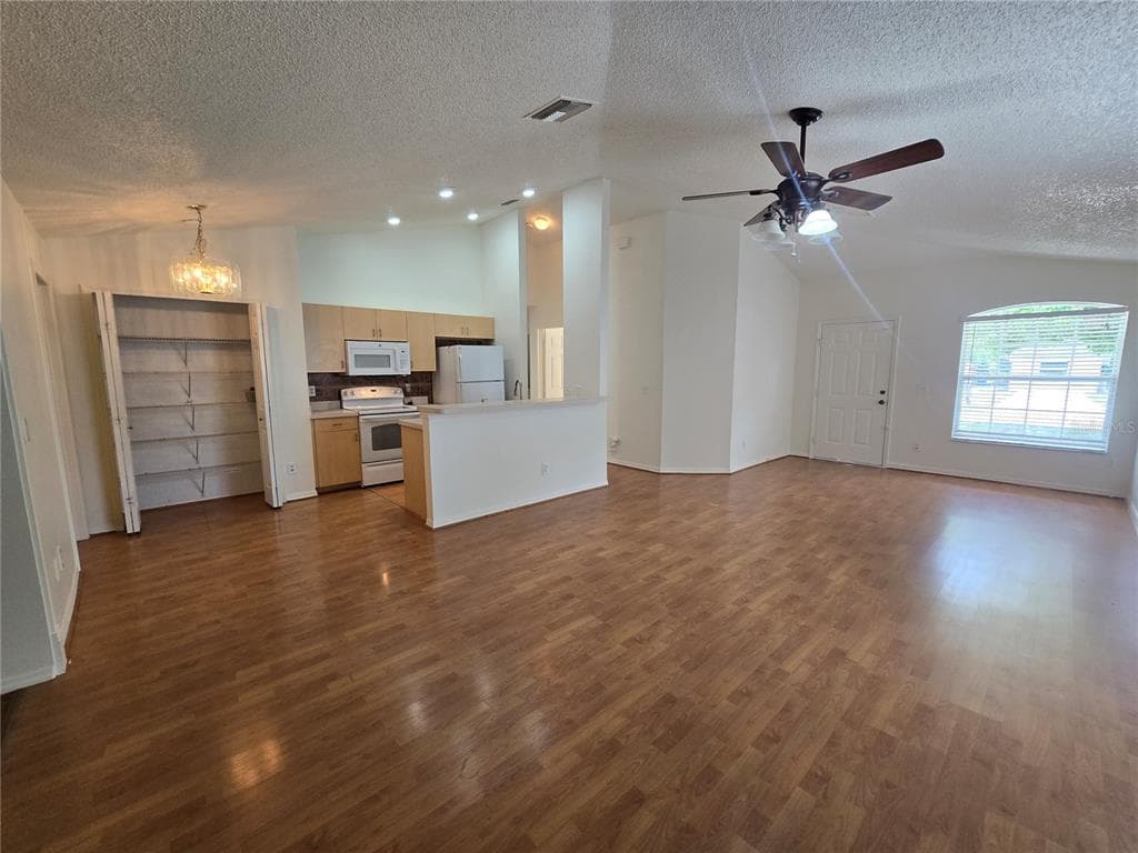 1926 29TH AVENUE N, ST PETERSBURG, FL 33713 — zdjęcie 4