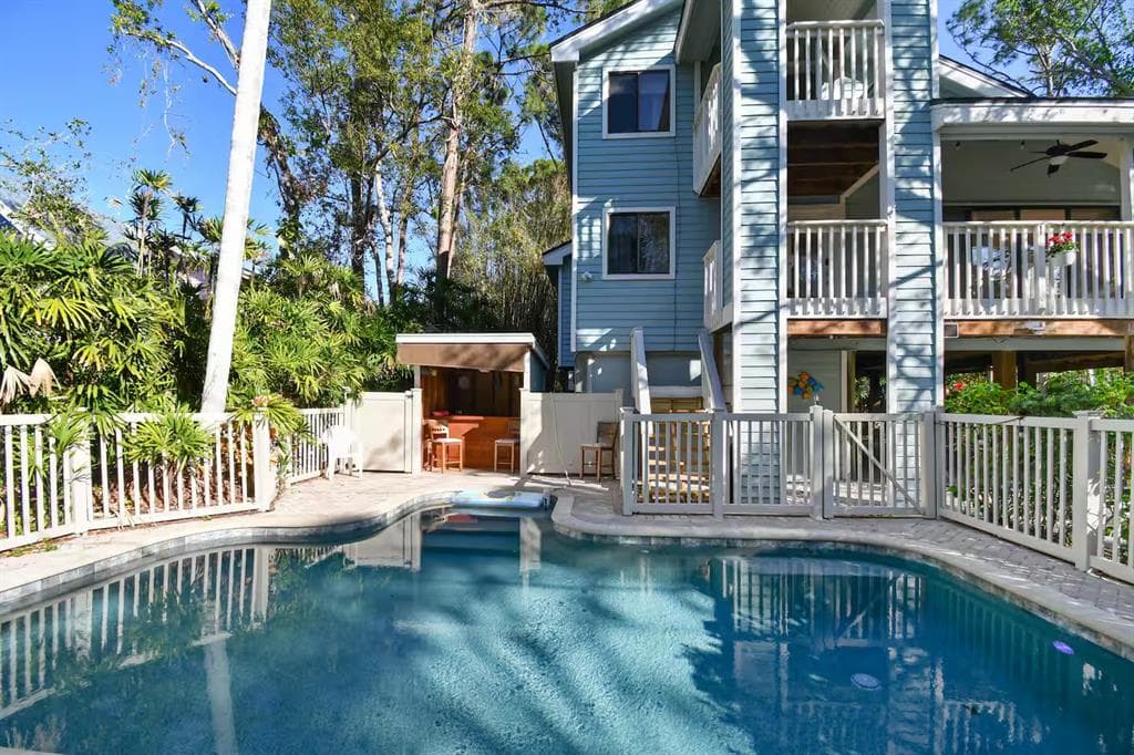 13837 76TH AVENUE, SEMINOLE, FL 33776