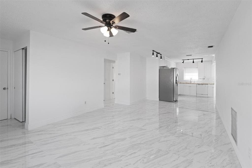7050 VERSAILLES N, PINELLAS PARK, FL 33781 — zdjęcie 5