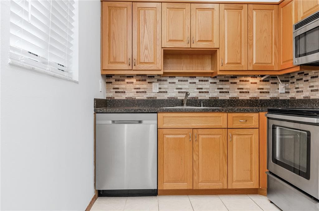 3300 FOX CHASE CIRCLE N # 231, PALM HARBOR, FL 34683 — zdjęcie 2
