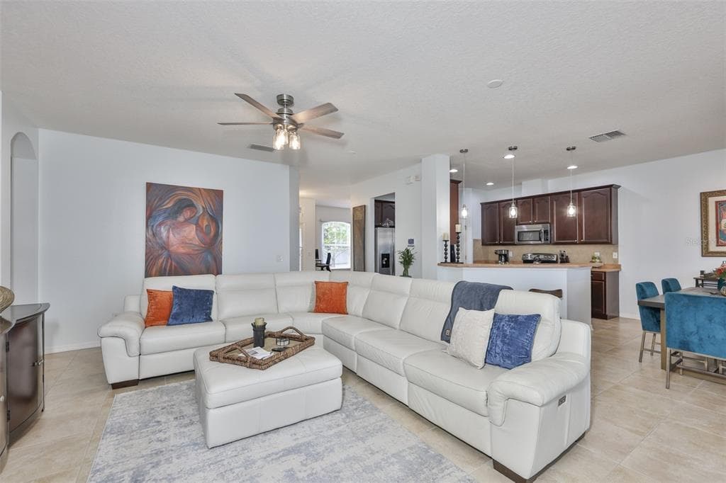 823 SEMINOLE SKY DRIVE, RUSKIN, FL 33570 — zdjęcie 2