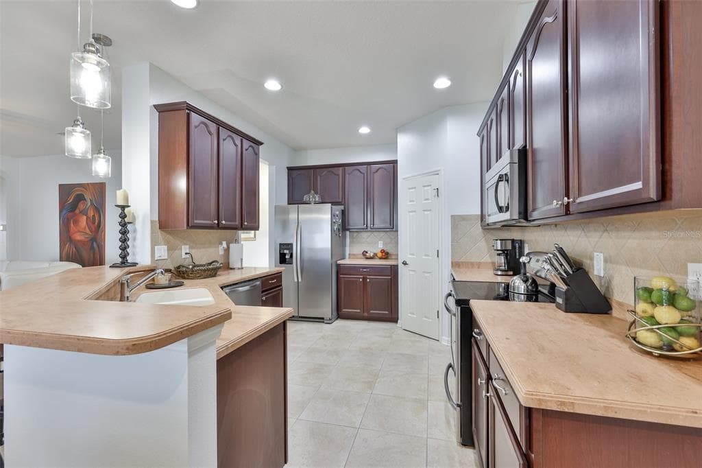 823 SEMINOLE SKY DRIVE, RUSKIN, FL 33570 — zdjęcie 3