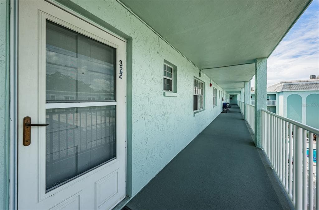 1706 BELLEAIR FOREST DRIVE # 322, BELLEAIR, FL 33756 — zdjęcie 3