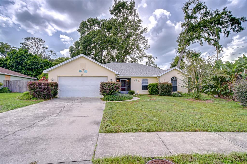 6911 OAKCREST WAY, ZEPHYRHILLS, FL 33542