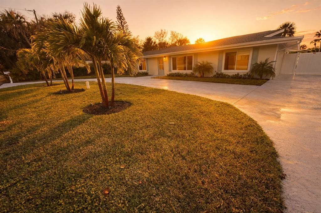 4646 GLEASON AVENUE, SARASOTA, FL 34242
