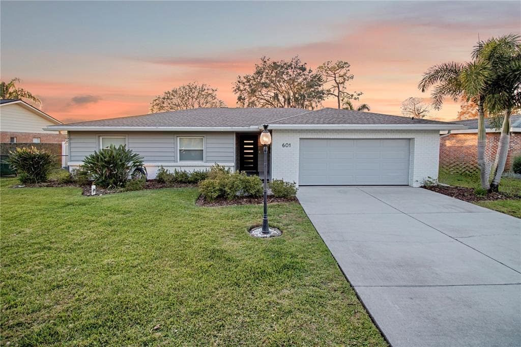 601 LAKE PANSY DRIVE NW, WINTER HAVEN, FL 33881