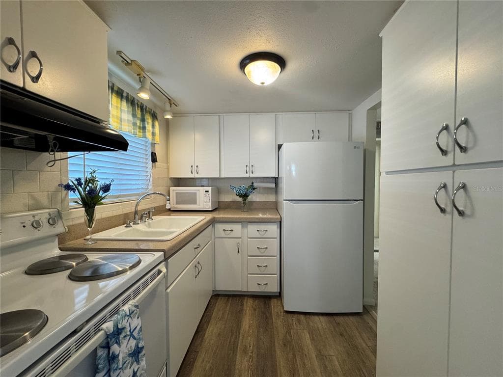1826 SUNNY DRIVE # D26, BRADENTON, FL 34207 — zdjęcie 4