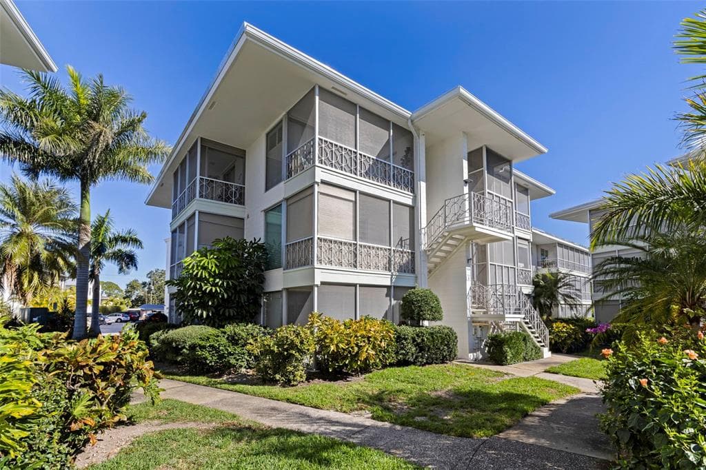 1036 NORTH SHORE DRIVE NE # 1, ST PETERSBURG, FL 33701
