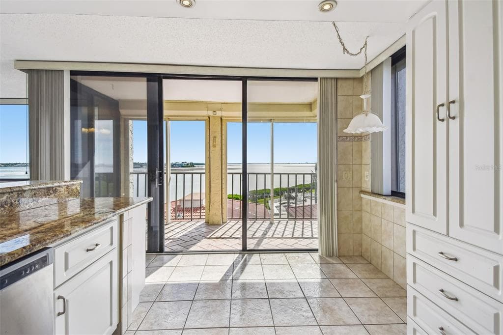6104 PALMA DEL MAR BOULEVARD S # 402, ST PETERSBURG, FL 33715 — zdjęcie 2