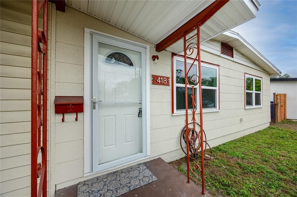 418 39TH AVENUE N, ST PETERSBURG, FL 33703 — zdjęcie 2