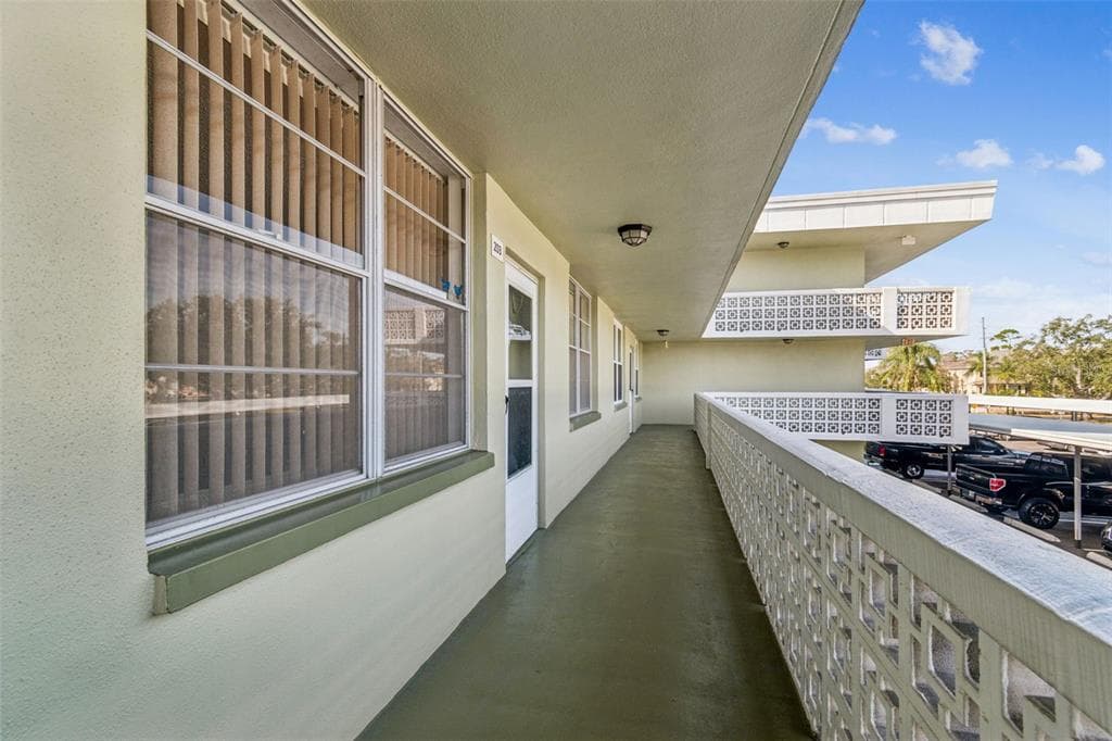 4885 1ST STREET NE # 203, ST PETERSBURG, FL 33703 — zdjęcie 3