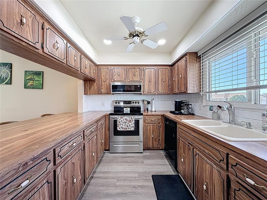 9961 EAGLES POINT CIRCLE # 4, PORT RICHEY, FL 34668 — zdjęcie 3