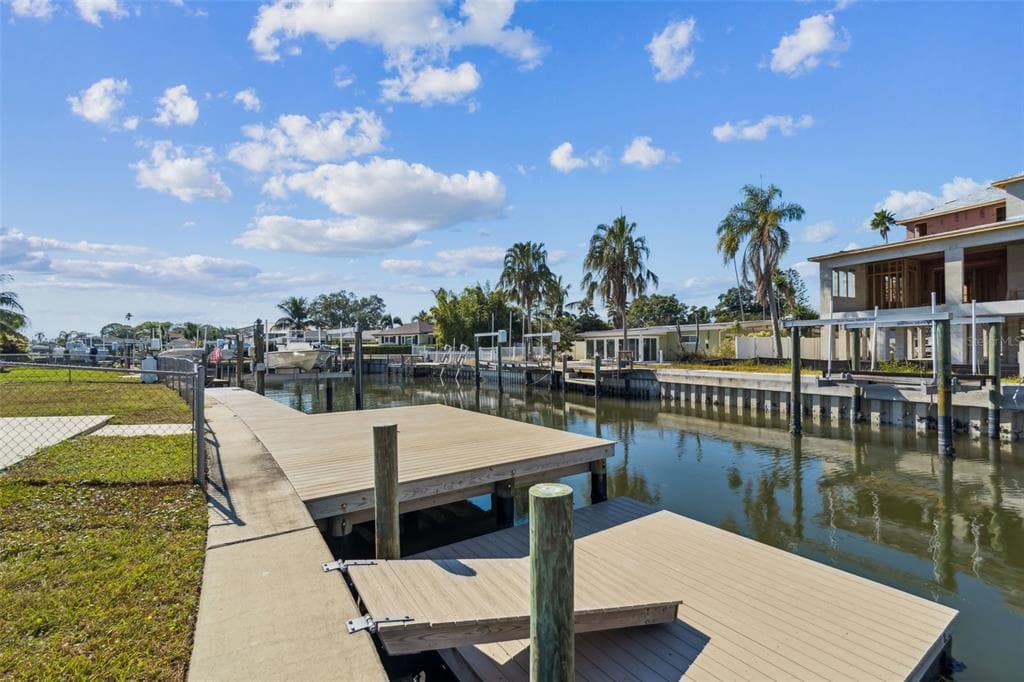 1733 BAYOU GRANDE BOULEVARD NE, ST PETERSBURG, FL 33703 — zdjęcie 2