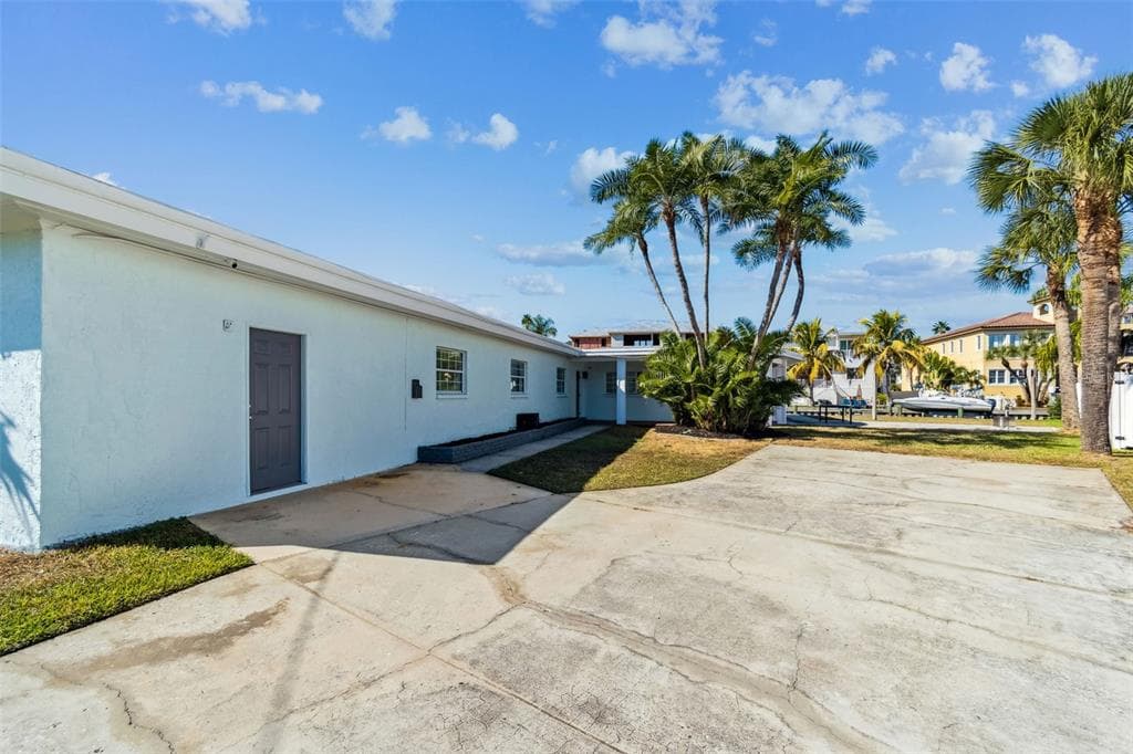1733 BAYOU GRANDE BOULEVARD NE, ST PETERSBURG, FL 33703