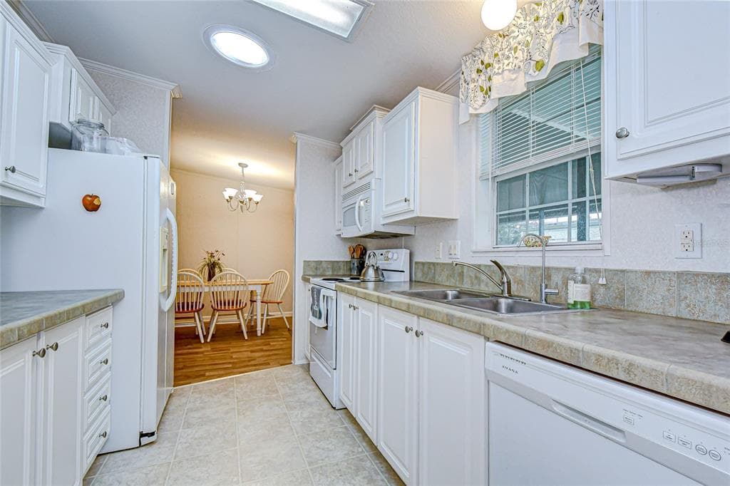 3337 DAWNS DELL, ZEPHYRHILLS, FL 33541 — zdjęcie 4