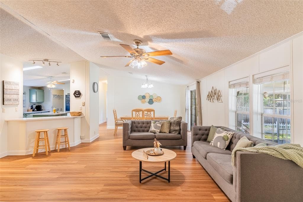 5028 CLEWIS AVENUE, TAMPA, FL 33610 — zdjęcie 2