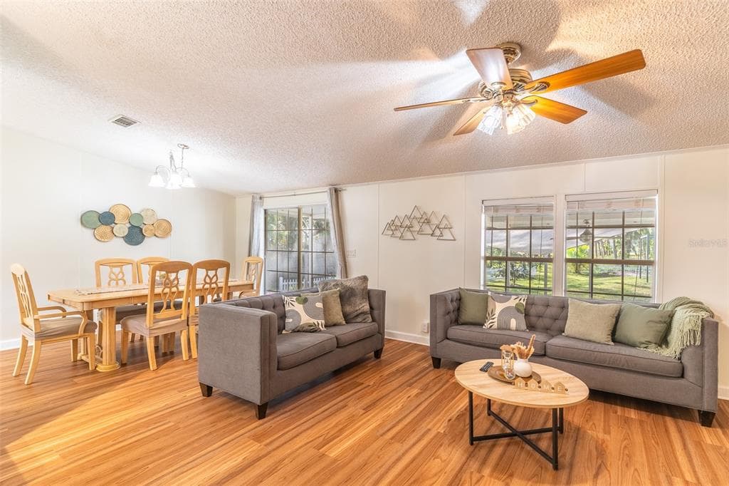 5028 CLEWIS AVENUE, TAMPA, FL 33610 — zdjęcie 4