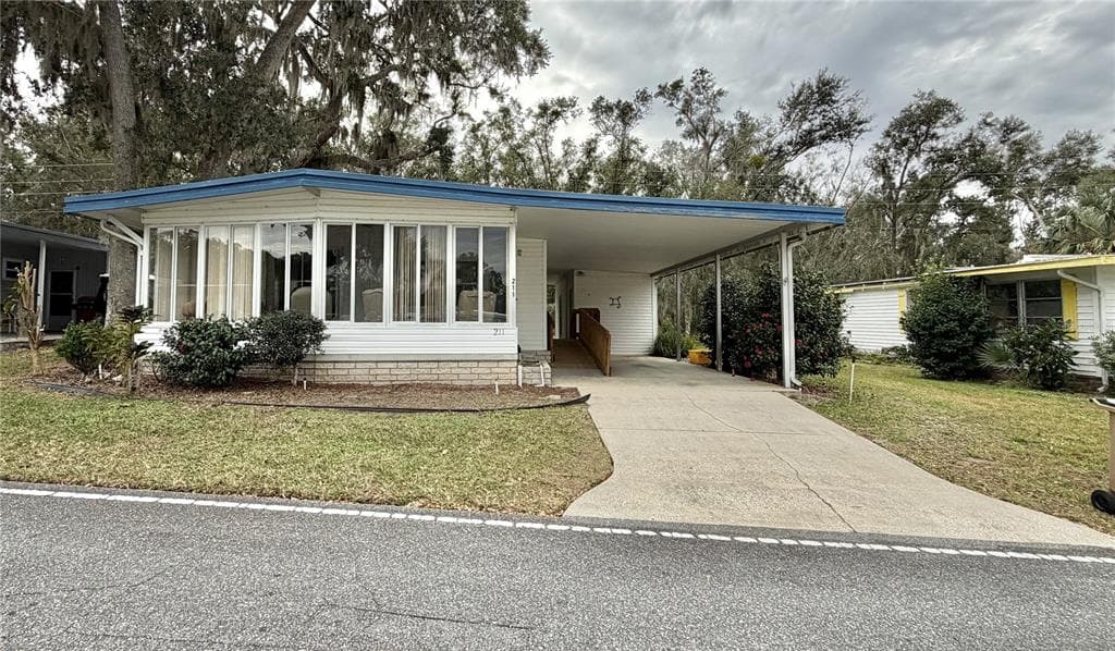 211 ASPEN CIRCLE, LEESBURG, FL 34748
