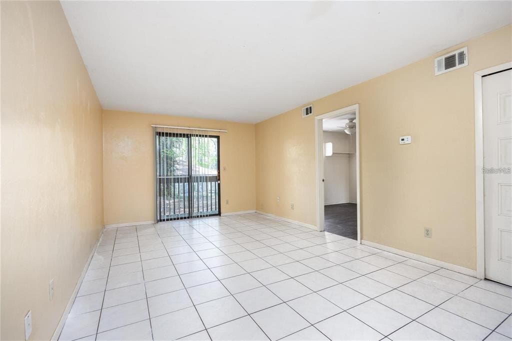 127 SE 16TH AVENUE # S-105, GAINESVILLE, FL 32601 — zdjęcie 5