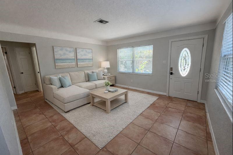 5721 10TH AVENUE N, ST PETERSBURG, FL 33710 — zdjęcie 3