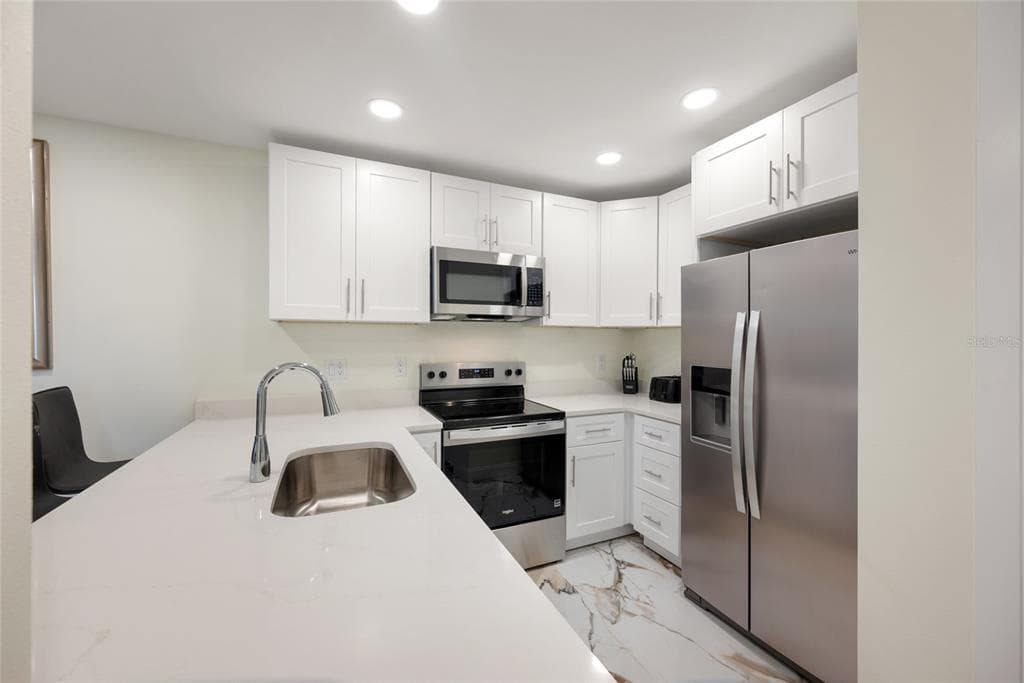 240 MEDALLION BOULEVARD # A, MADEIRA BEACH, FL 33708 — zdjęcie 5