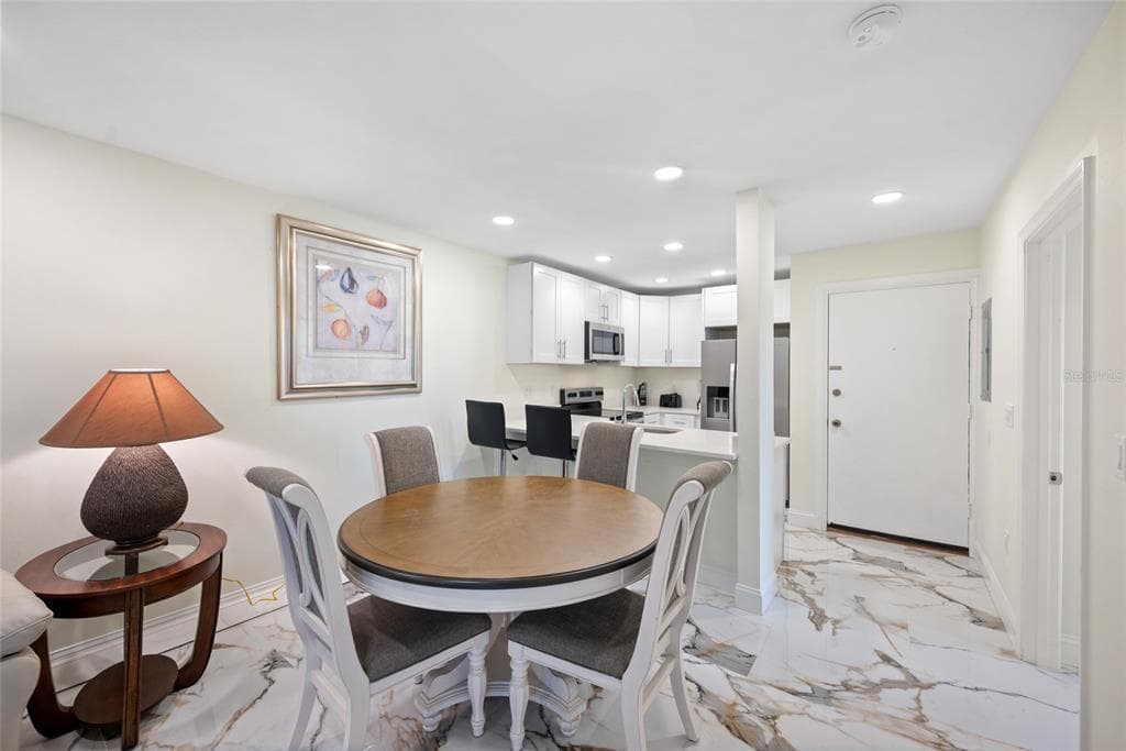 240 MEDALLION BOULEVARD # A, MADEIRA BEACH, FL 33708 — zdjęcie 4