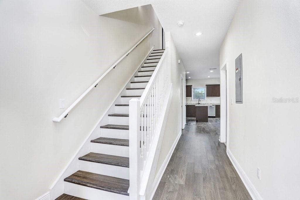 4209 W WOODLAWN AVENUE, TAMPA, FL 33614 — zdjęcie 4