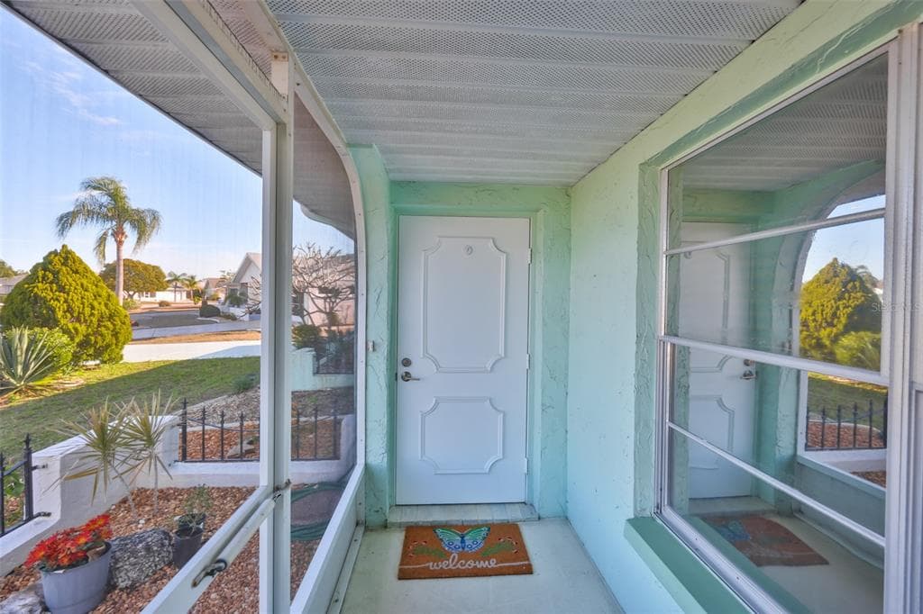 325 GREEN MANOR DRIVE, SUN CITY CENTER, FL 33573 — zdjęcie 2