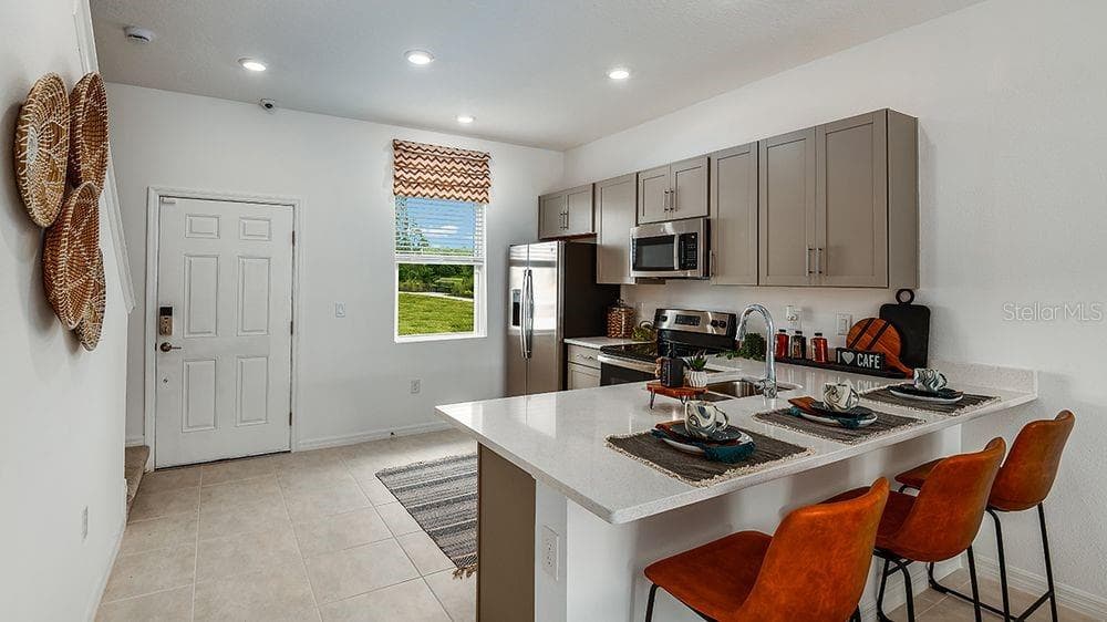 10645 ORBIT TERRACE, SARASOTA, FL 34241 — zdjęcie 2