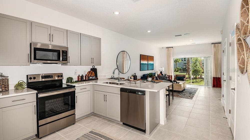 10637 ORBIT TERRACE, SARASOTA, FL 34241 — zdjęcie 2