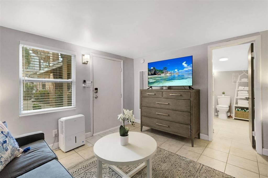 18 HEILWOOD STREET, CLEARWATER, FL 33767 — zdjęcie 2