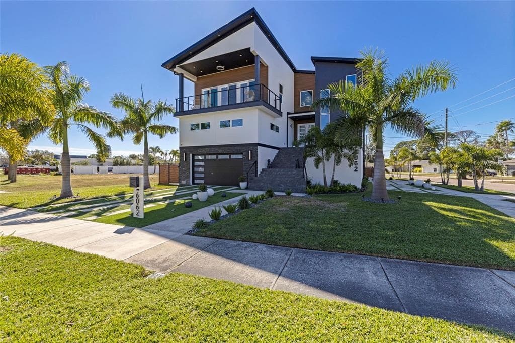 6062 BAYOU GRANDE BOULEVARD NE, ST PETERSBURG, FL 33703