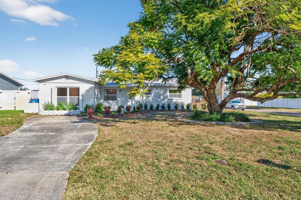 5701 14TH AVENUE N, ST PETERSBURG, FL 33710 — zdjęcie 3