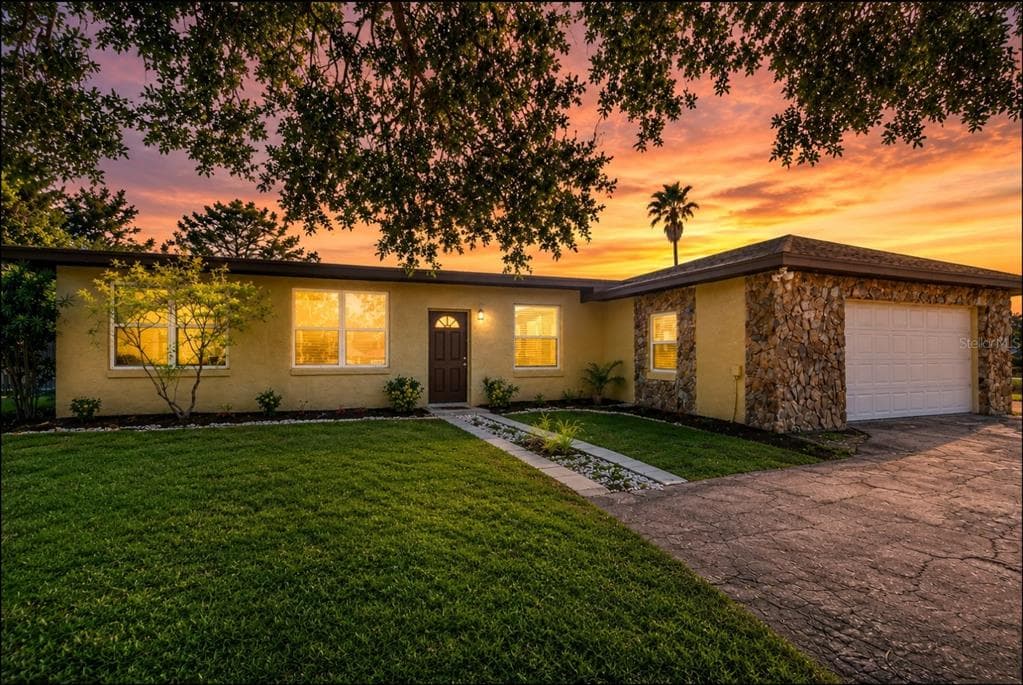 8812 OAKWOOD DRIVE, LAKE WALES, FL 33898