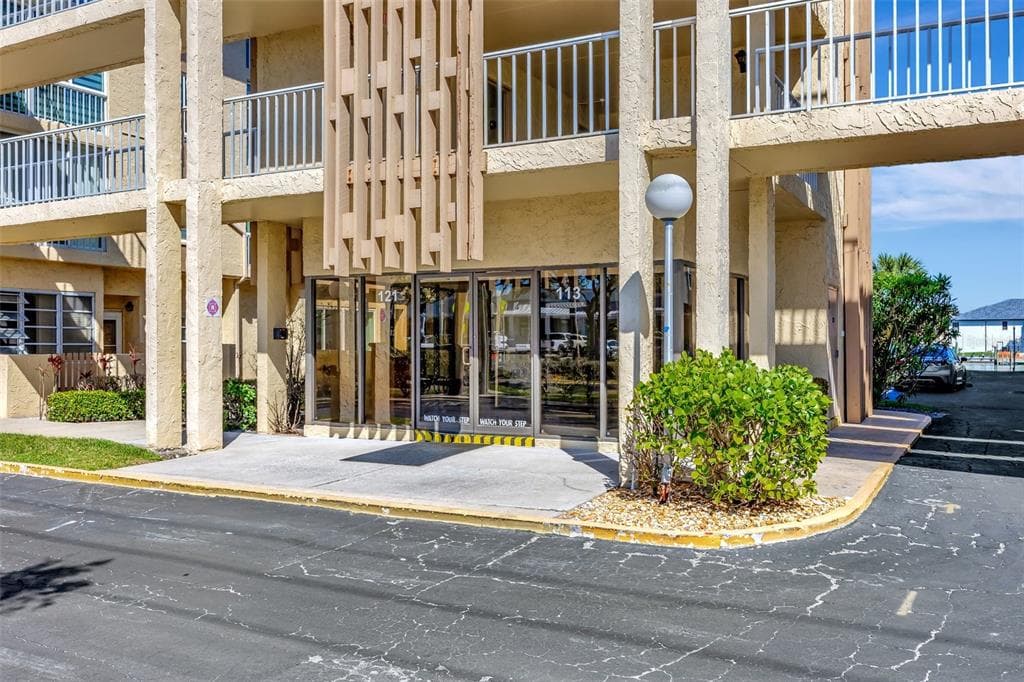 113 ISLAND WAY # 241, CLEARWATER BEACH, FL 33767