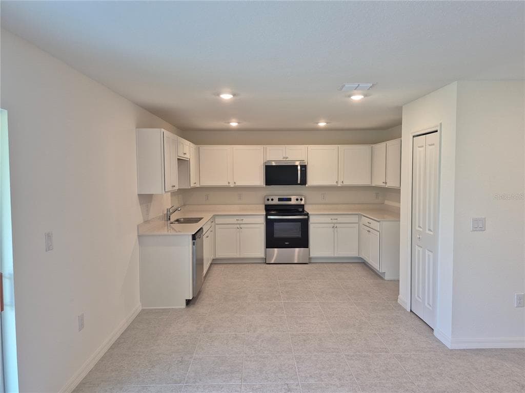 8813 PINE BARK WAY, WILDWOOD, FL 34785 — zdjęcie 4