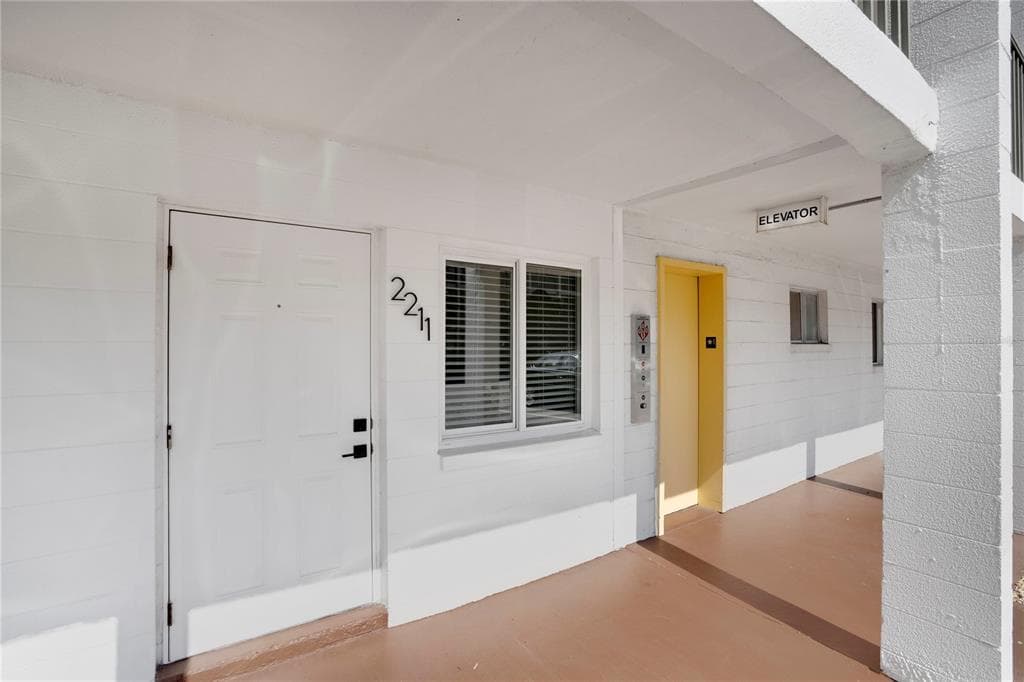 2211 SUNSET DRIVE # E3, BRADENTON, FL 34207