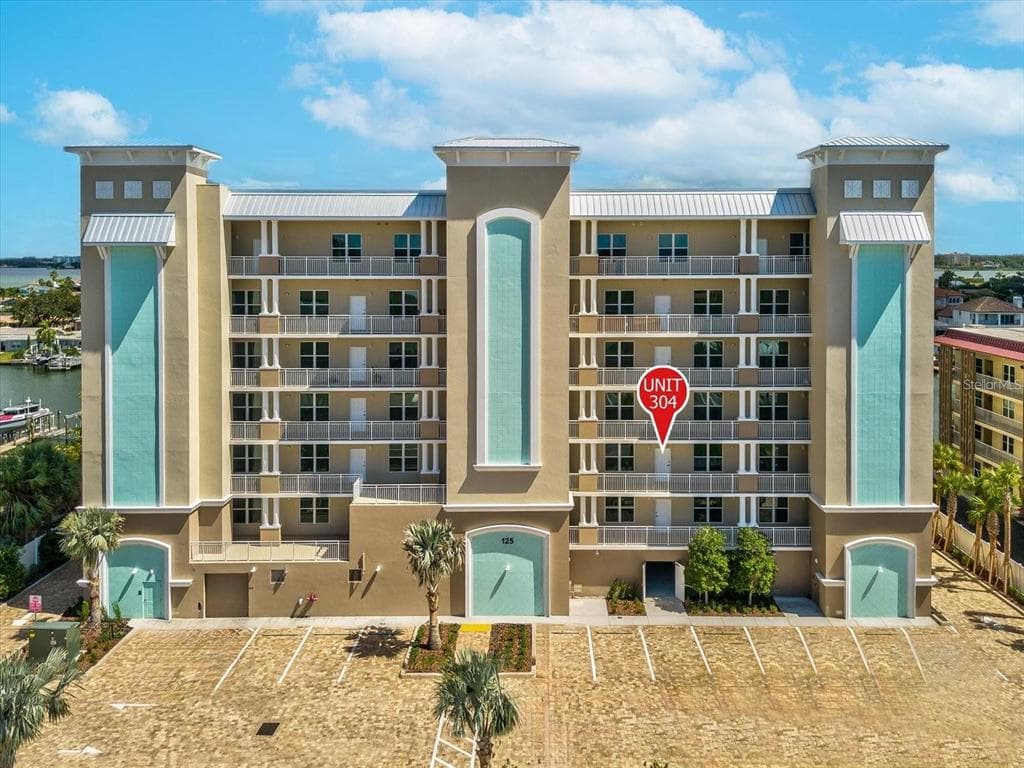 125 ISLAND WAY # 304, CLEARWATER BEACH, FL 33767